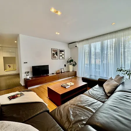 Appartement Centre Jakubovo, 5min Walk To Nivy Station, 12min Drive From Airport