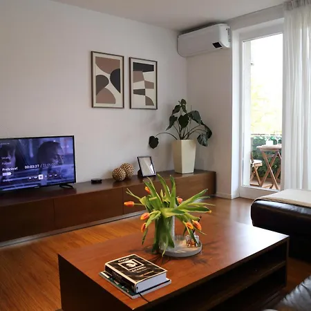 Appartement Centre Jakubovo, 5min Walk To Nivy Station, 12min Drive From Airport *