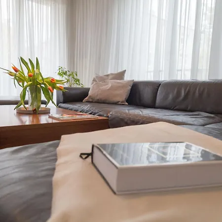 Centre Jakubovo, 5min Walk To Nivy Station, 12min Drive From Airport Appartement *