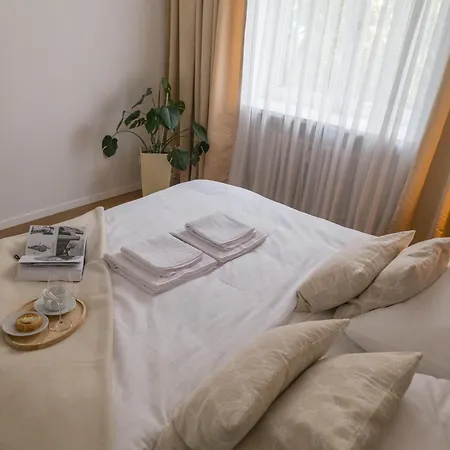 Centre Jakubovo, 5min Walk To Nivy Station, 12min Drive From Airport ברטיסלאבה
