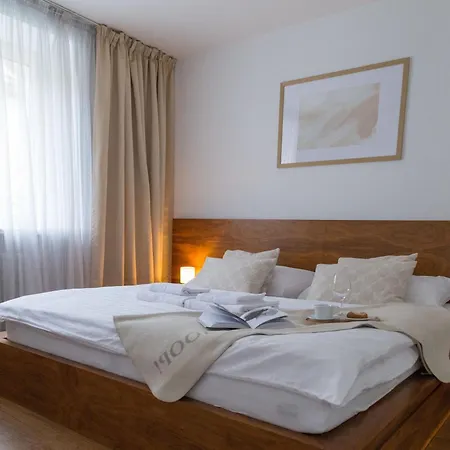 Appartement Centre Jakubovo, 5min Walk To Nivy Station, 12min Drive From Airport
