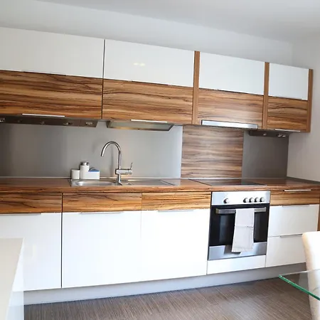 Appartement Centre Jakubovo, 5min Walk To Nivy Station, 12min Drive From Airport Bratislava