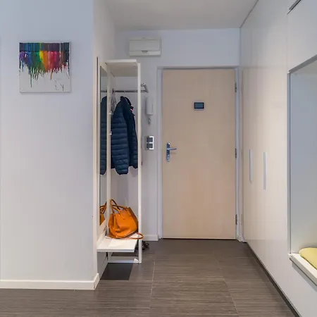 Centre Jakubovo, 5min Walk To Nivy Station, 12min Drive From Airport ברטיסלאבה