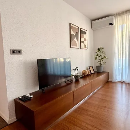 Centre Jakubovo, 5min Walk To Nivy Station, 12min Drive From Airport Apartment *