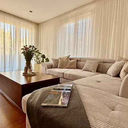 Centre Jakubovo, 5min Walk To Nivy Station, 12min Drive From Airport Apartment Bratislava