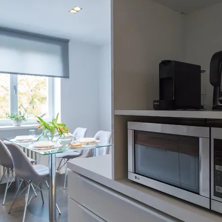 Centre Jakubovo, 5min Walk To Nivy Station, 12min Drive From Airport Apartment *