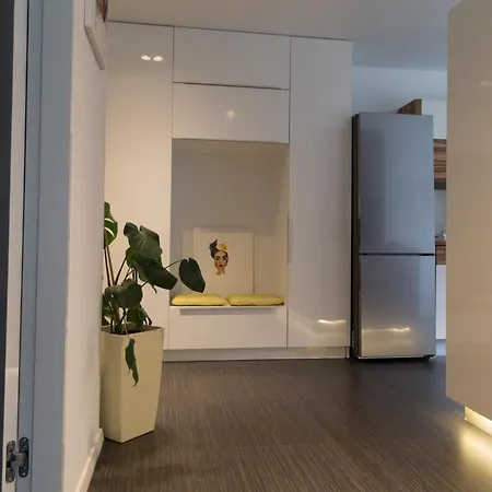 Centre Jakubovo, 5min Walk To Nivy Station, 12min Drive From Airport Apartment *